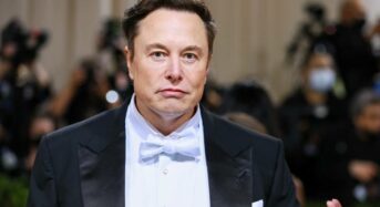 A tweet from Elon Musk joking about buying Manchester United creates a stir