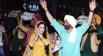In Ghaziabad, Sunny Deol and Ameesha Patel dance to Main Nikla Gaddi Leke